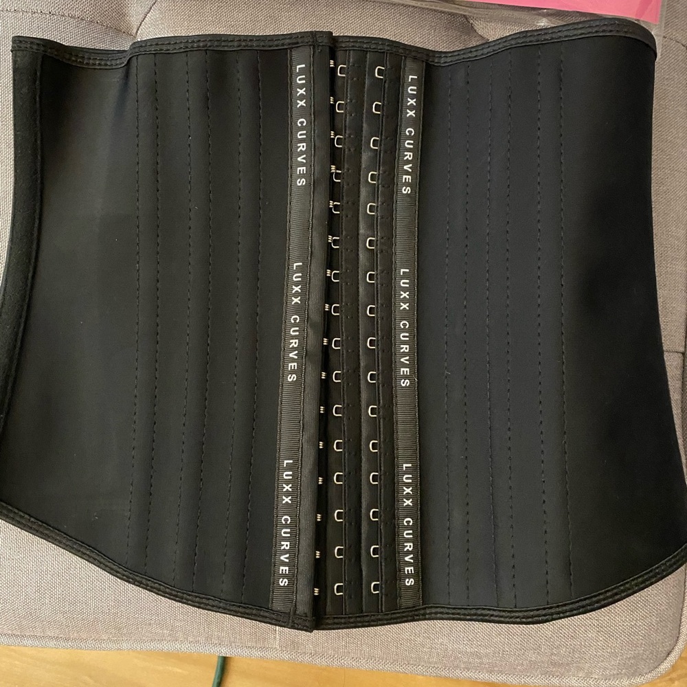 LuXX Waist Trainer New without tags attached